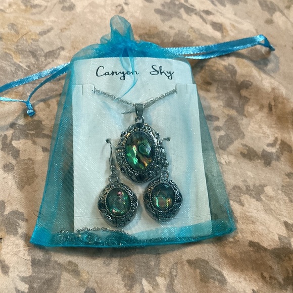 Canyon Sky Necklace and Earring Set. - Picture 6 of 6